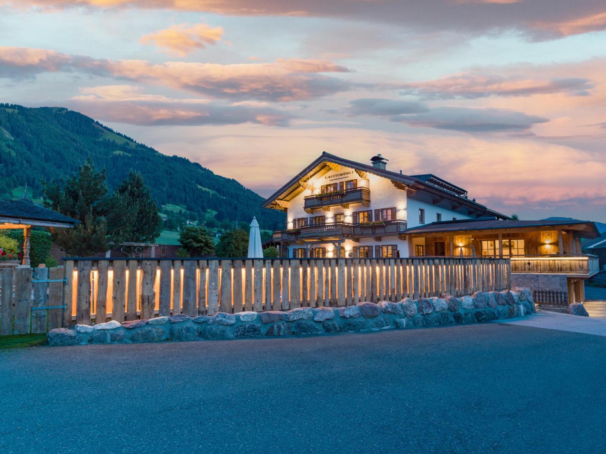 Grittlmuehle Chalet Ferienwohnungen Brixen im Thale Luaran gambar